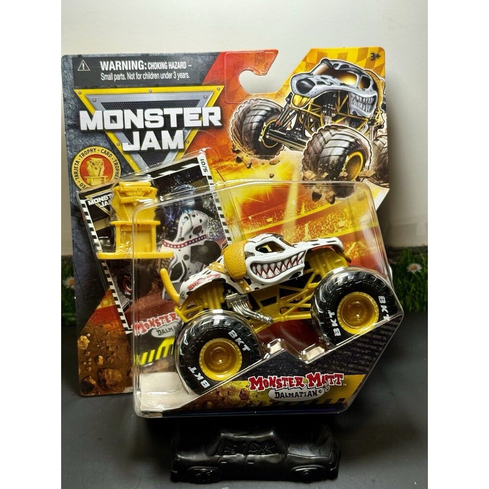 SPIN MASTER 2026 DIECAST MONSTER JAM GOLD TROPHY CARD SERIES #01 MONSTER MUTT